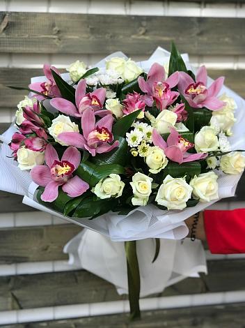 Букет цветов из: Розы и Хризантемы в Джигинка