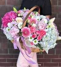 Композиция солнечный день в Джигинка Цветочная композиция из Розы, Хризантемы, Пионы и Лизиантусы в корзине в Джигинка