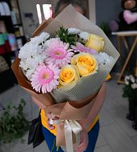 Букет цветов из:  Герберы, Розы и Хризантемы в Джигинка