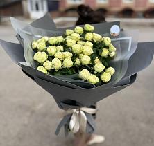 Букет Белые кустовые розы Солинеро в Джигинка