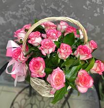 Цветочная композиция из Розы в корзине в Джигинка